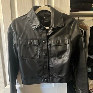 Stradivarius Black Cropped Leather Jacket with Shirt Collar